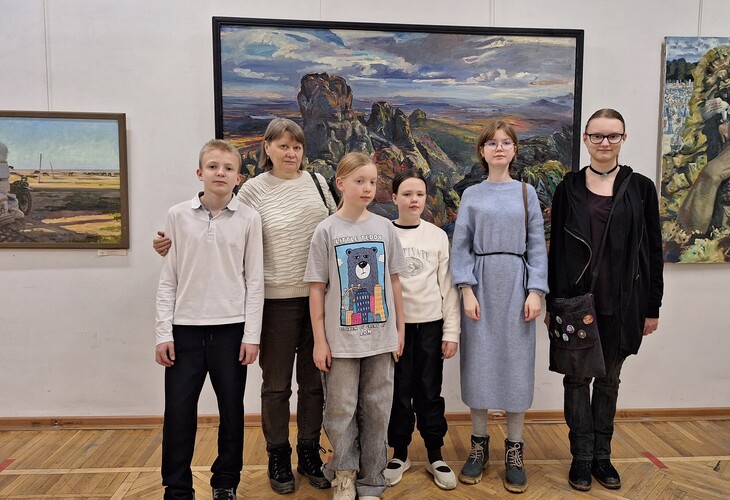 Юные художники посетили Осеннюю выставку в Доме художника - Дом детского творчества | Кружки и секции для детей в Екатеринбурге | Куйбышева 111 | Большакова 15